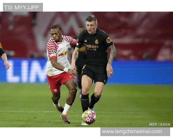 克罗斯在足球场上的传奇之路与他背后的不懈努力与坚持